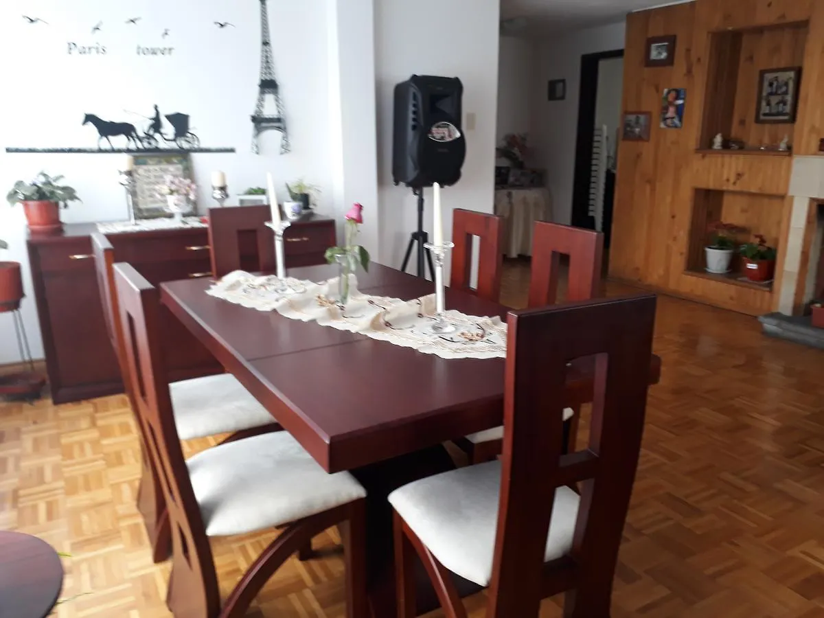 Mi Casa Fuera De Casa 3*, Quito